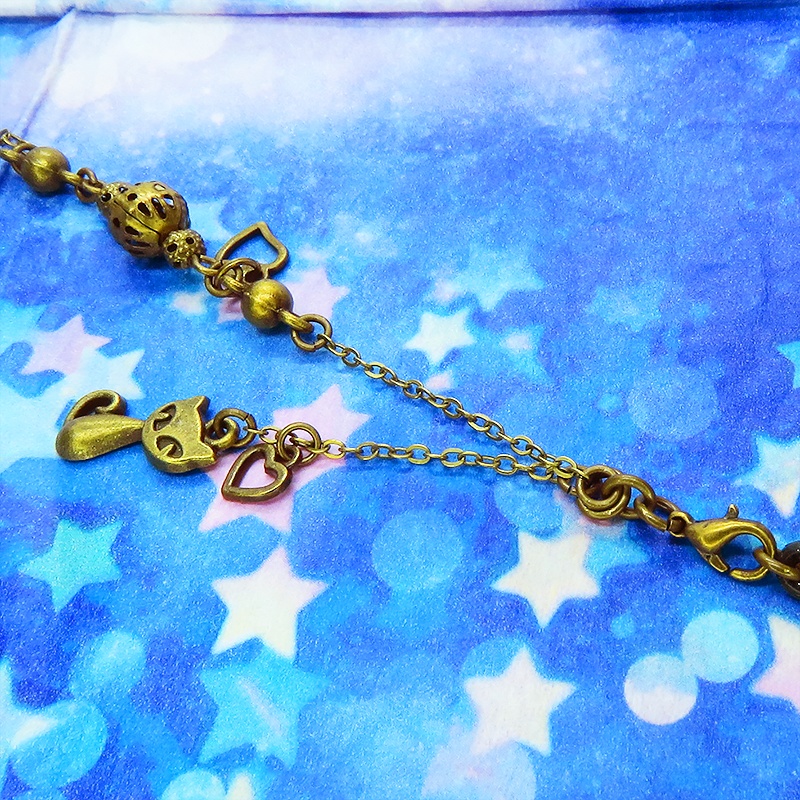 アンティークカラーの猫とメタルビーズのメガネチェーン&マスクチェーン 吊り下げ型 ハート メガネ留め