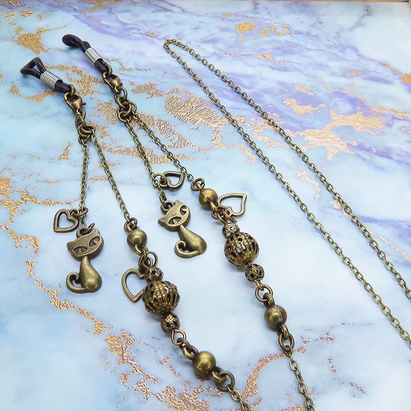 アンティークカラーの猫とメタルビーズのメガネチェーン&マスクチェーン 吊り下げ型 ハート メガネ留め