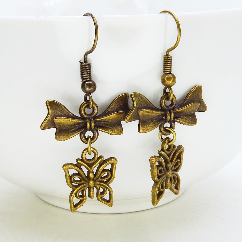 アンティークゴールド 蝶とリボンのピアス バタフライ 蝶々 シンプル コンパクト シンメトリー