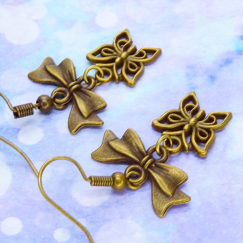 アンティークゴールド 蝶とリボンのピアス バタフライ 蝶々 シンプル コンパクト シンメトリー