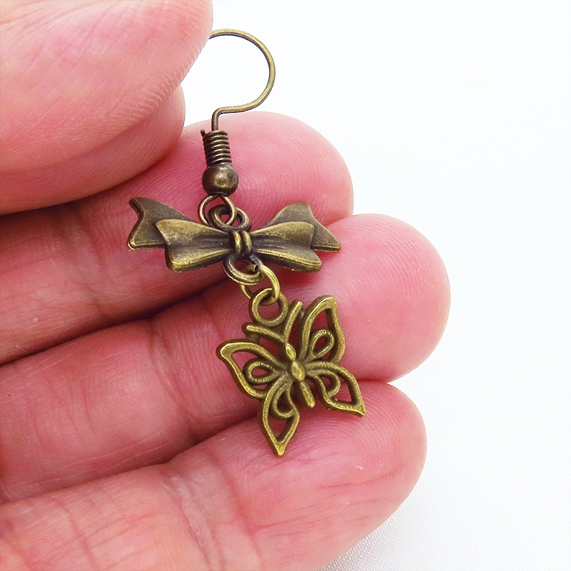 アンティークゴールド 蝶とリボンのピアス バタフライ 蝶々 シンプル コンパクト シンメトリー