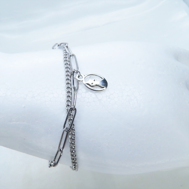 ステンレス製 シルバーカラー 猫のチャームのついたスリムなダブルチェーンブレスレット 繊細 パンク ロック エレガント