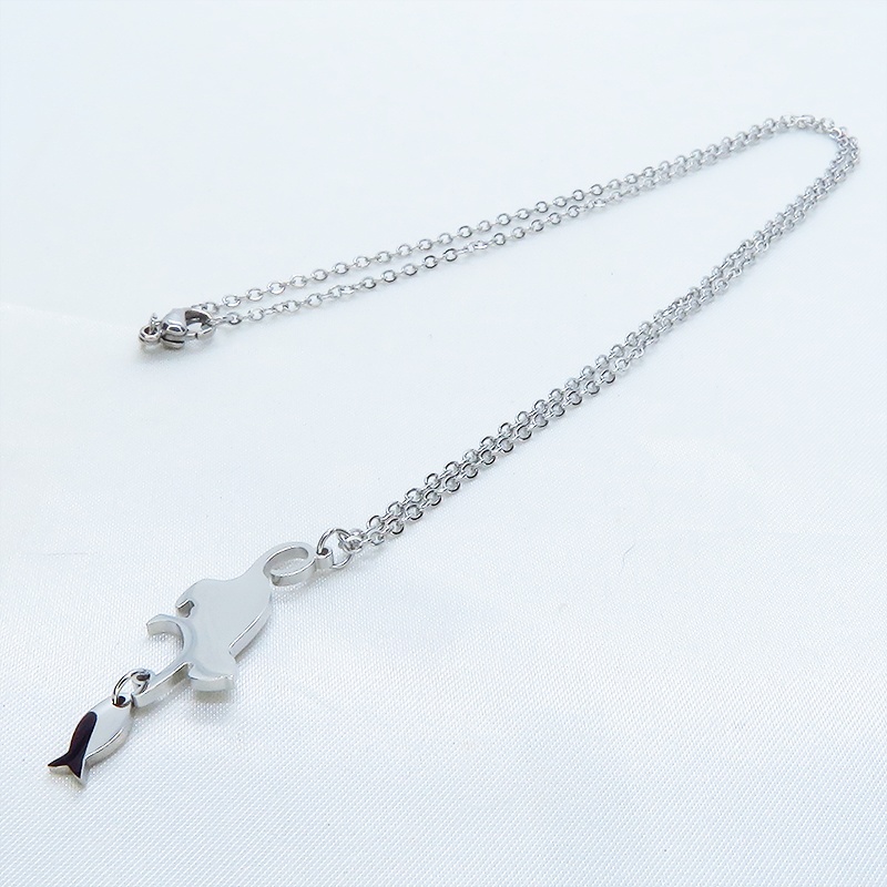 ステンレス製 魚を取ろうとする仕草の猫シルエットモチーフのネックレス シルバーカラー