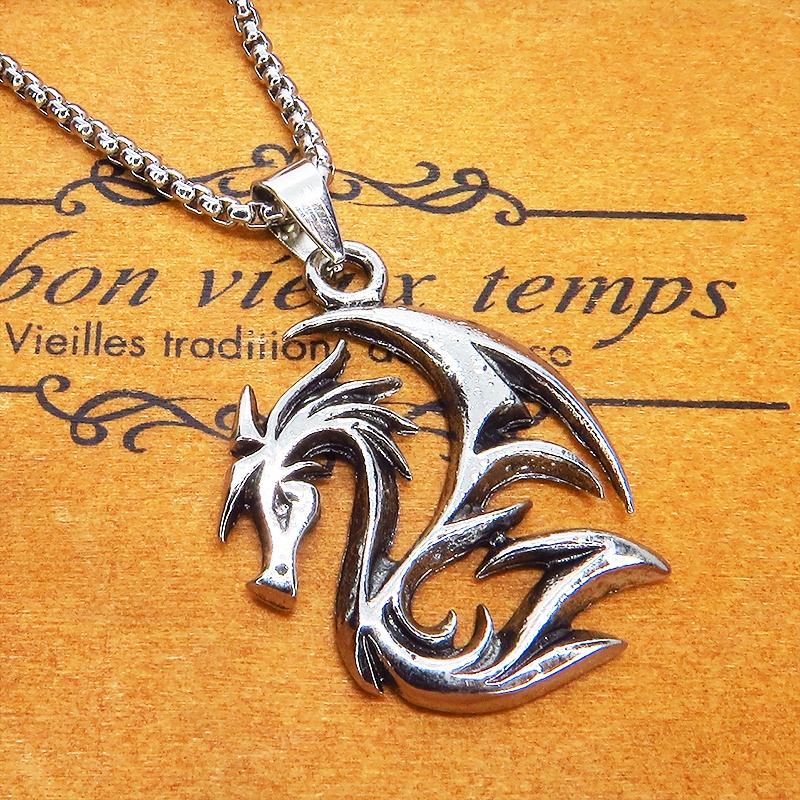 フライングドラゴン 龍のシルエットをモチーフとしたペンダント・ネックレス ステンレススチールチェーン50cm
