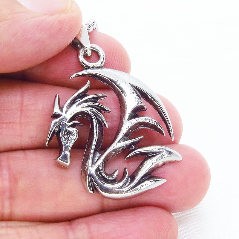 フライングドラゴン 龍のシルエットをモチーフとしたペンダント・ネックレス ステンレススチールチェーン50cm