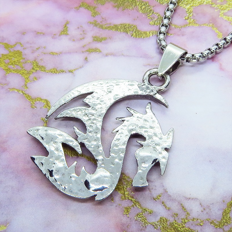 フライングドラゴン 龍のシルエットをモチーフとしたペンダント・ネックレス ステンレススチールチェーン50cm