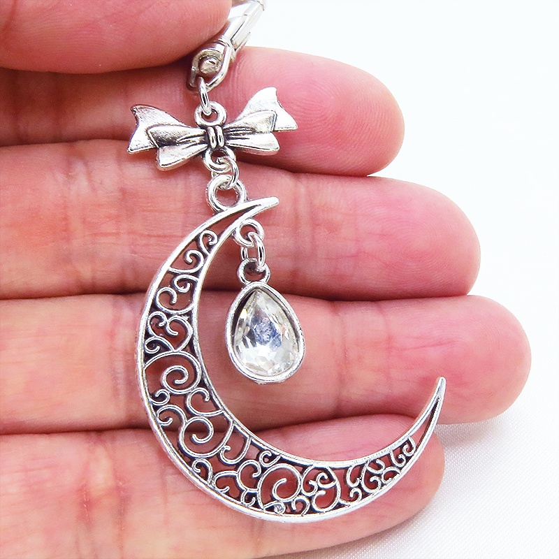 透かしアラベスク調の模様のある三日月とティアドロップのキーホルダー バッグチャーム リボン ガラス