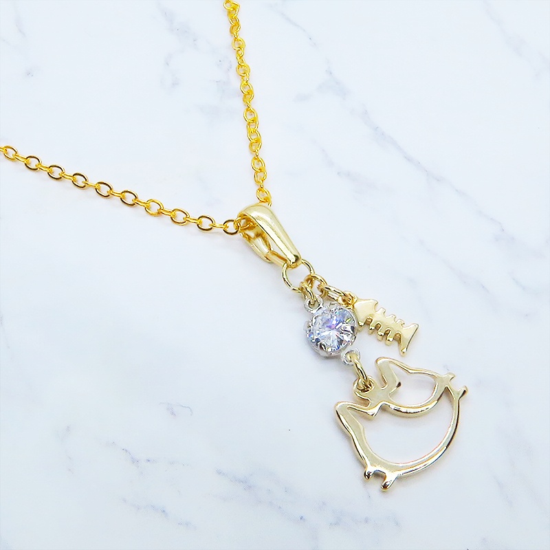 三毛猫の猫フェイスモチーフと魚のチャームの可愛いネックレス ゴールドカラー キュービックジルコニア SV925 18KGC変更可