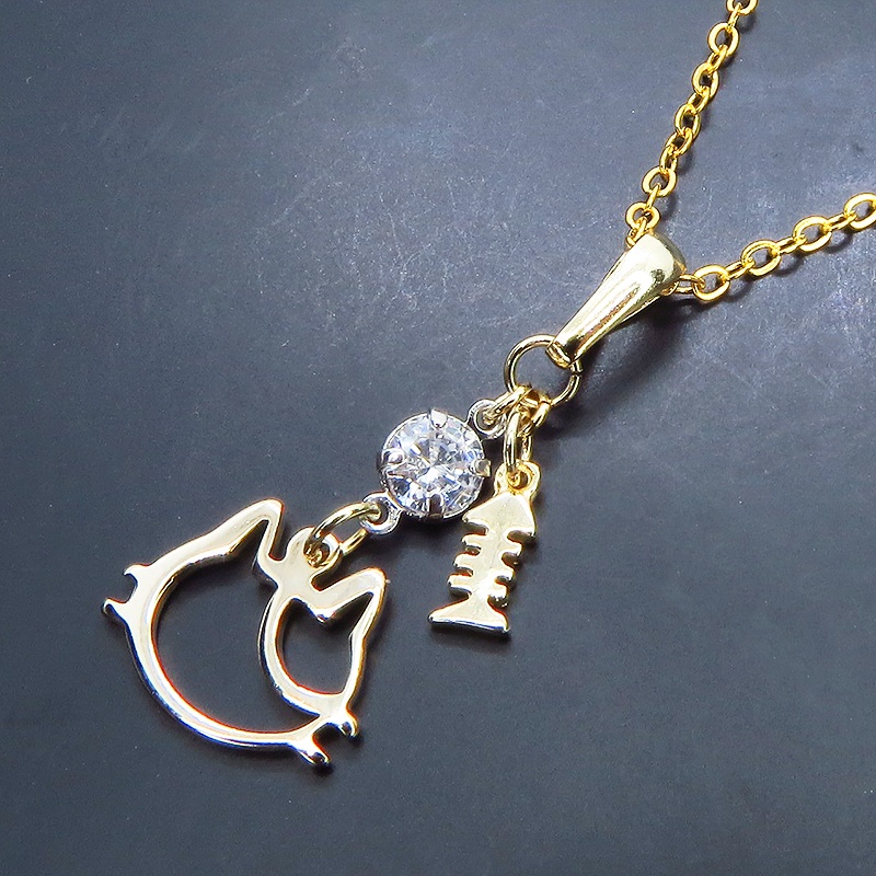 三毛猫の猫フェイスモチーフと魚のチャームの可愛いネックレス ゴールドカラー キュービックジルコニア SV925 18KGC変更可