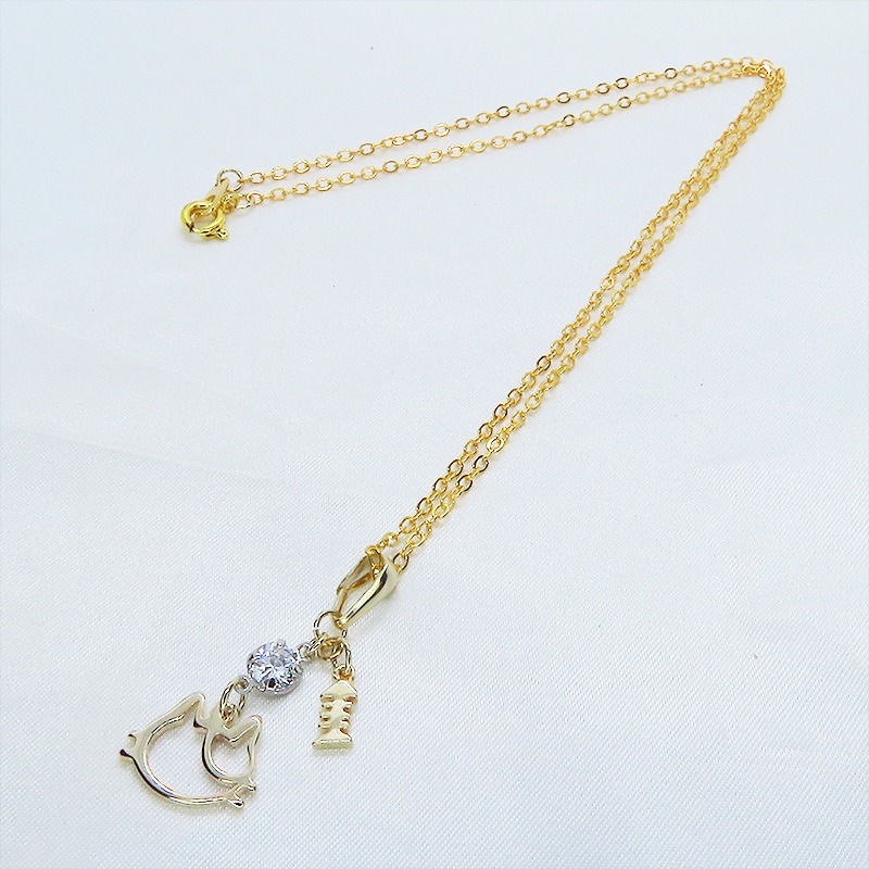 三毛猫の猫フェイスモチーフと魚のチャームの可愛いネックレス ゴールドカラー キュービックジルコニア SV925 18KGC変更可