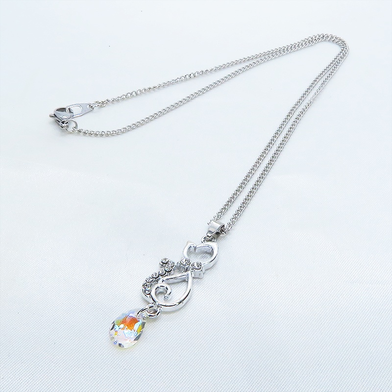 ラインストーンが散りばめられた猫モチーフとティアドロップのガラスクリスタル(クリスタルシャイナー)のネックレス