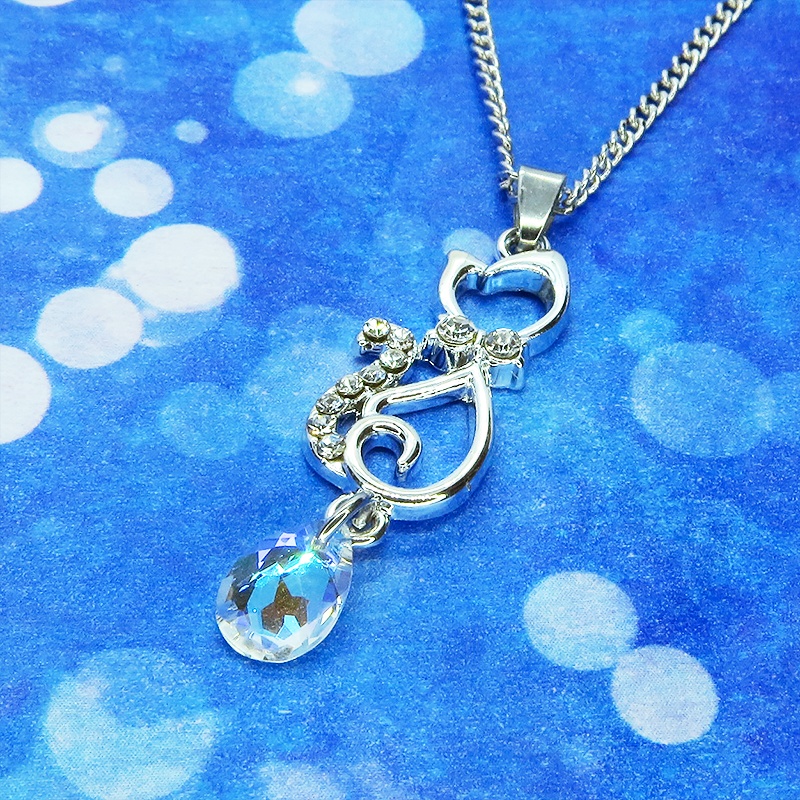 ラインストーンが散りばめられた猫モチーフとティアドロップのガラスクリスタル(クリスタルシャイナー)のネックレス