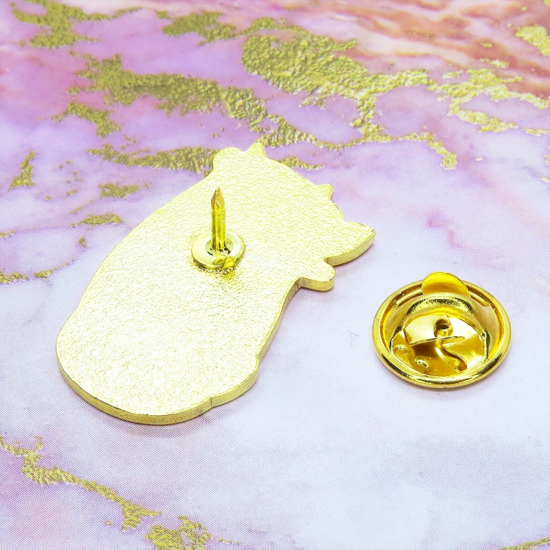 【再販×3】抱擁にゃんこ 白猫と黒猫が抱き合ってる可愛いチャームのピンバッジ お日様 お月様