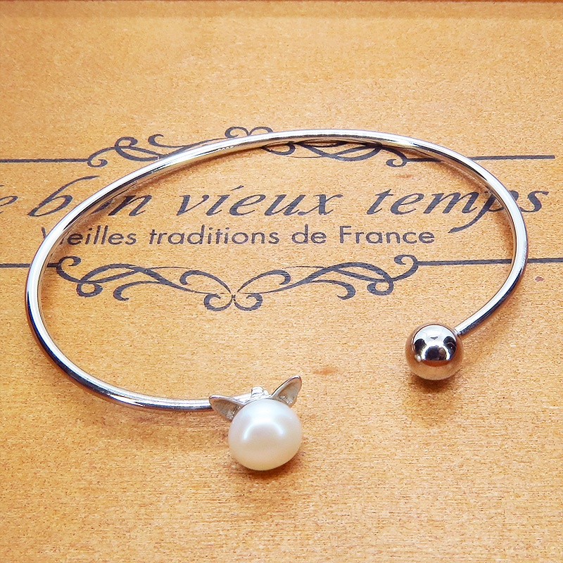 シルバー925 猫耳パールがエンドについたバングル 淡水パール(クリアホワイト) ブレスレット