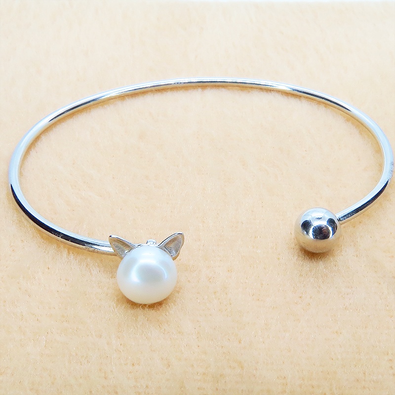 シルバー925 猫耳パールがエンドについたバングル 淡水パール(クリアホワイト) ブレスレット