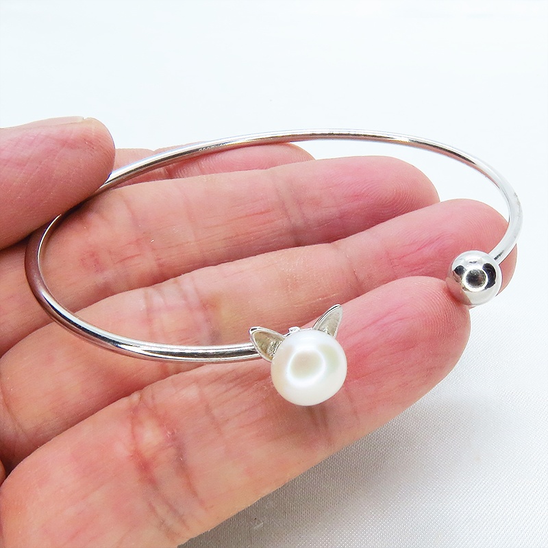 シルバー925 猫耳パールがエンドについたバングル 淡水パール(クリアホワイト) ブレスレット