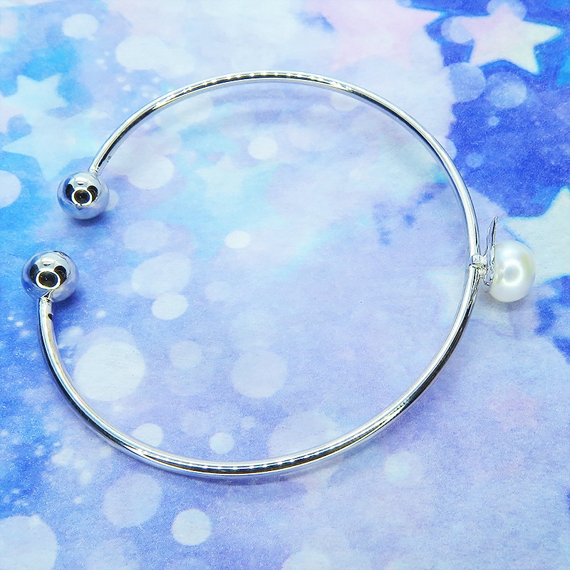 シルバー925 猫耳パールがセンターについたバングル 淡水パール(クリアホワイト) ブレスレット
