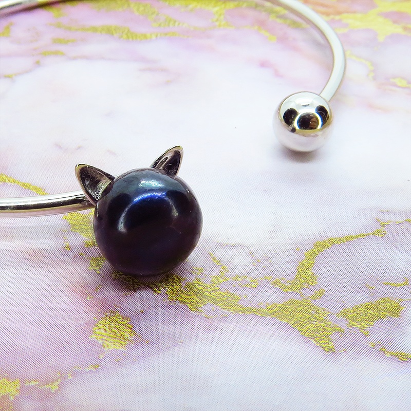 シルバー925 猫耳パールがエンドについたバングル 淡水パール(ブラックパール) ブレスレット