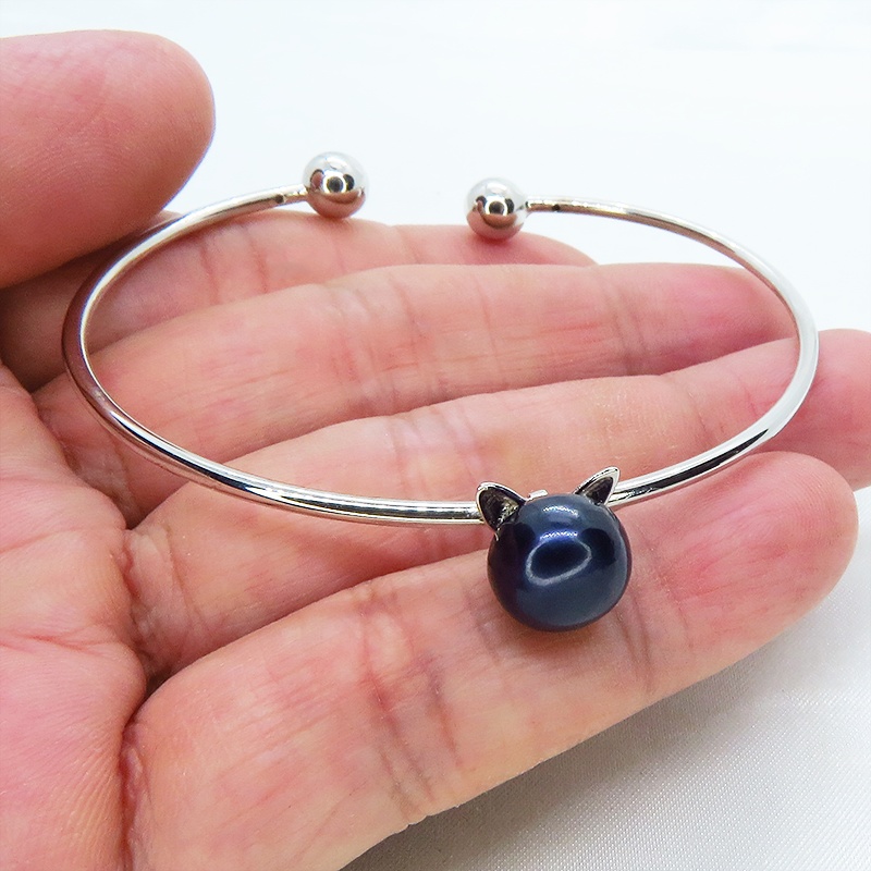 シルバー925 猫耳パールがセンターについたバングル 淡水パール(ブラックパール) ブレスレット