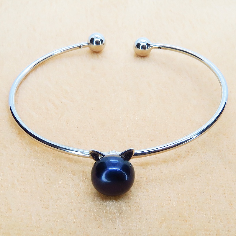 シルバー925 猫耳パールがセンターについたバングル 淡水パール(ブラックパール) ブレスレット