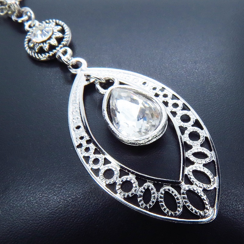 透かしアラベスク調のティアドロップ(しずく)のネックレス ガラス シルバーカラー ステンレス可 長さ調節可
