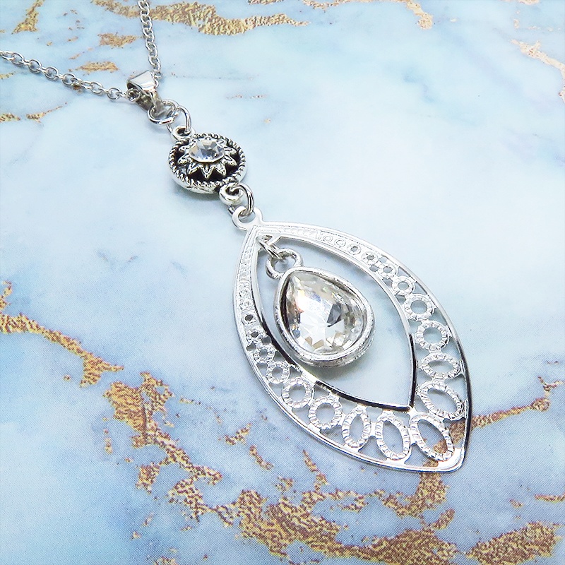 透かしアラベスク調のティアドロップ(しずく)のネックレス ガラス シルバーカラー ステンレス可 長さ調節可