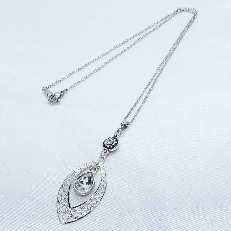 透かしアラベスク調のティアドロップ(しずく)のネックレス ガラス シルバーカラー ステンレス可 長さ調節可