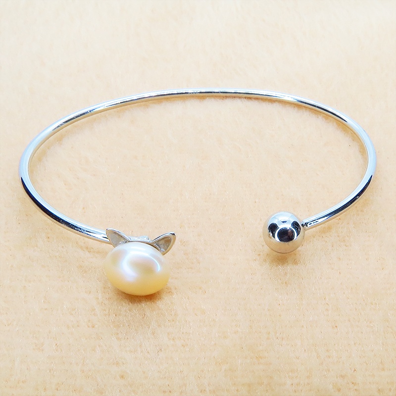 シルバー925 猫耳パールがエンドについたバングル 淡水パール(コーラルピンク) ブレスレット