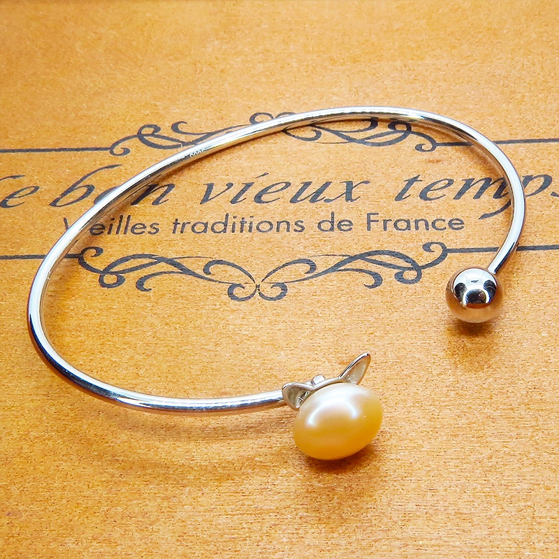 シルバー925 猫耳パールがエンドについたバングル 淡水パール(コーラルピンク) ブレスレット