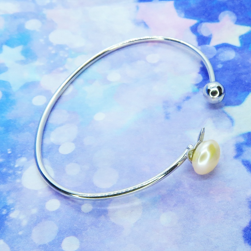 シルバー925 猫耳パールがエンドについたバングル 淡水パール(コーラルピンク) ブレスレット