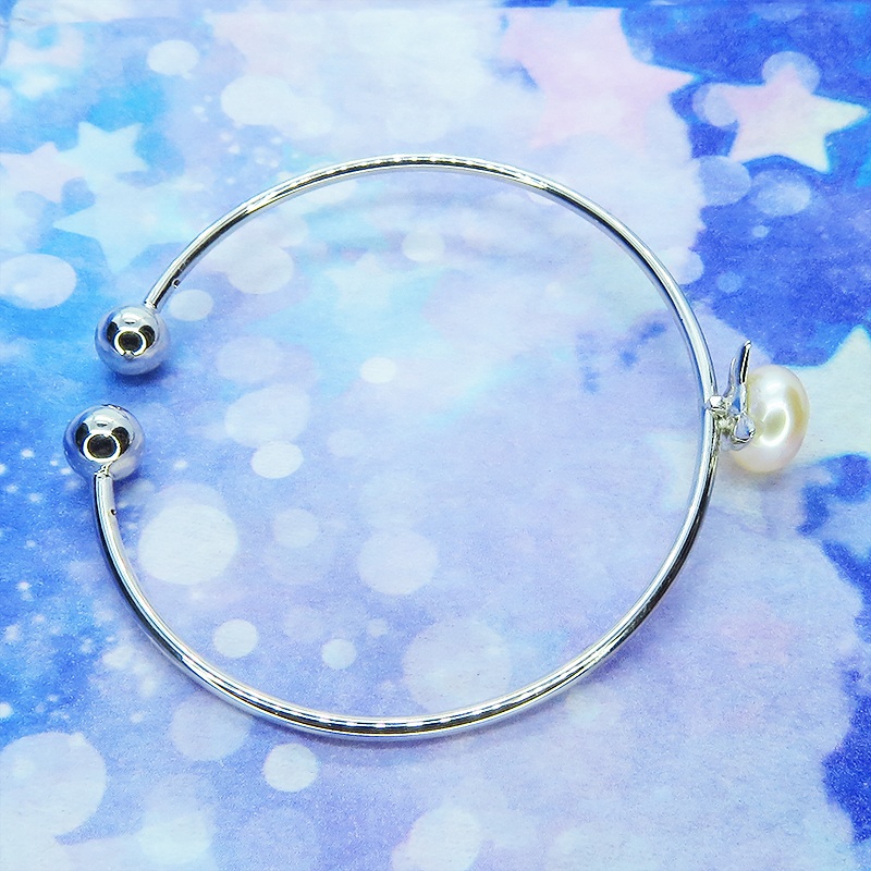 シルバー925 猫耳パールがセンターについたバングル 淡水パール(コーラルピンク) ブレスレット