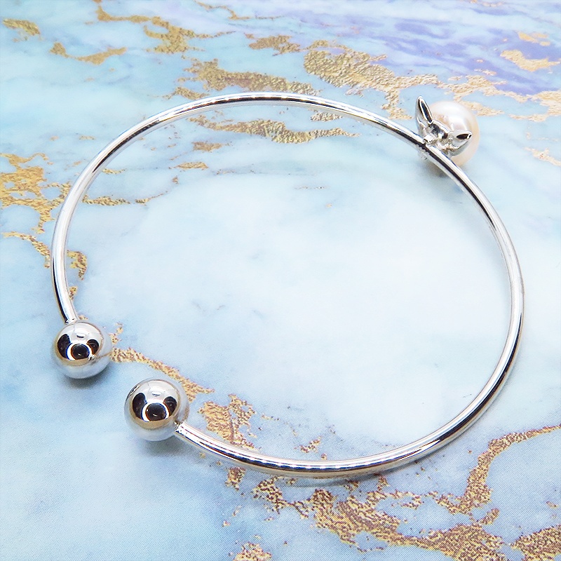 シルバー925 猫耳パールがセンターについたバングル 淡水パール(コーラルピンク) ブレスレット