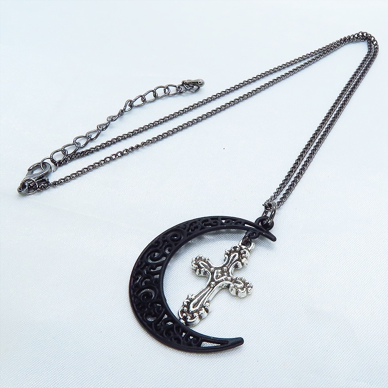ゴシック調 アラベスクな透かし模様の入った黒の三日月とロザリオを組合わせたネックレス アジャスター付