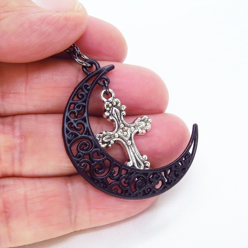 ゴシック調 アラベスクな透かし模様の入った黒の三日月とロザリオを組合わせたネックレス アジャスター付