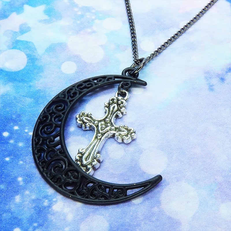 ゴシック調 アラベスクな透かし模様の入った黒の三日月とロザリオを組合わせたネックレス アジャスター付