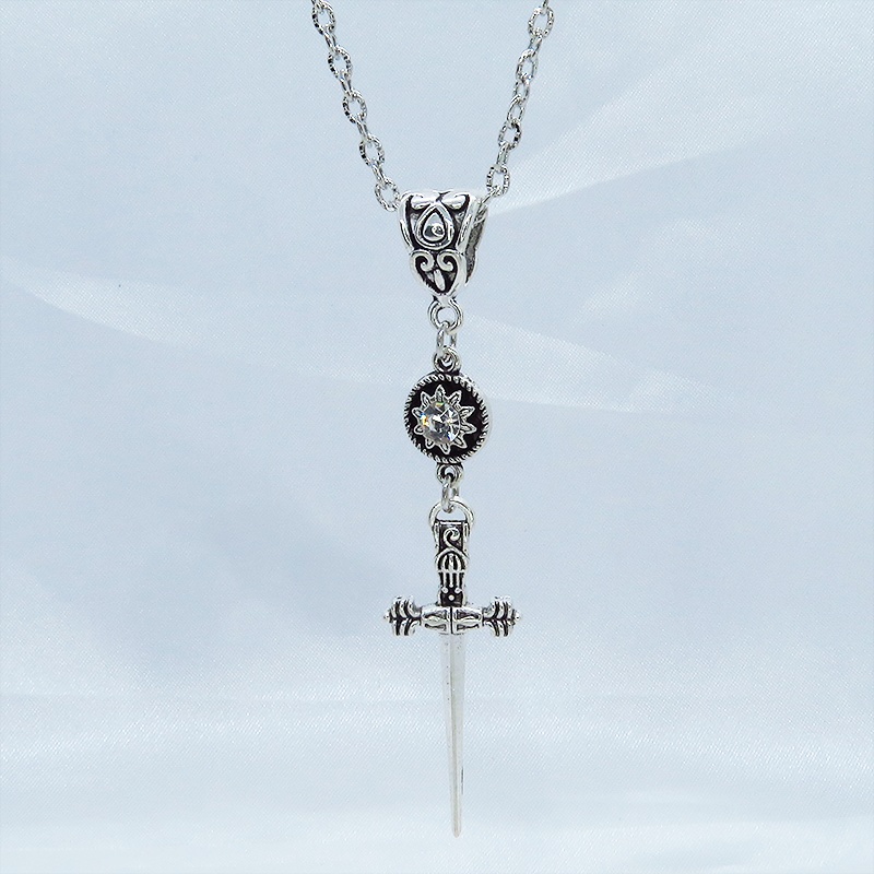 アンティークシルバー ソード(剣)とラインストーンのスリムでコンパクトなネックレス 長さ変更可
