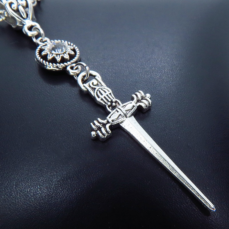 アンティークシルバー ソード(剣)とラインストーンのスリムでコンパクトなネックレス 長さ変更可
