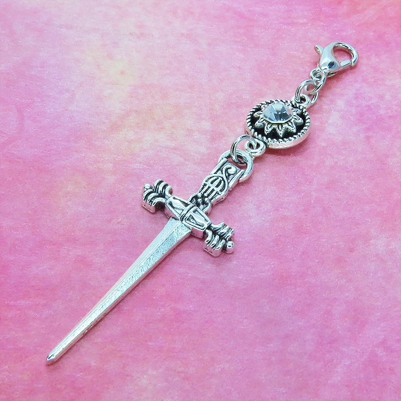マスクチャーム シルバーカラーのソード(剣)とラインストーンのスリムなチャーム キーホルダー 金具変更可