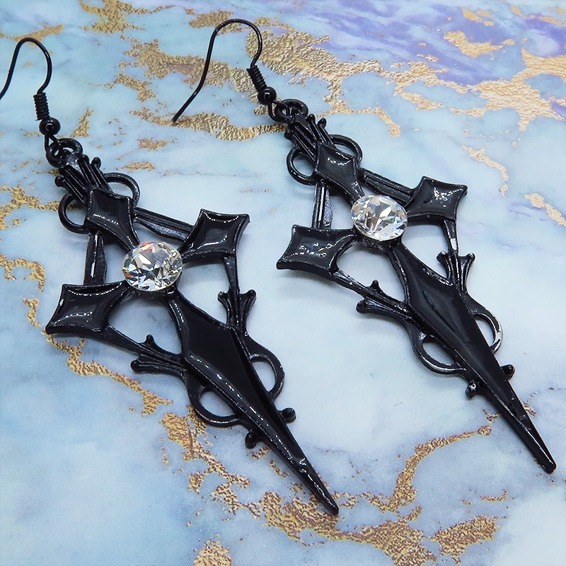 黒く輝く十字架のブラッククロスピアス スワロフスキー ロザリオ ゴシック パンク ロック