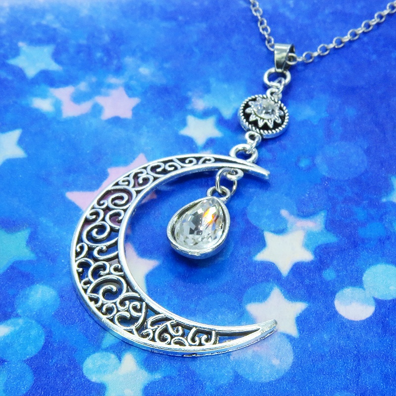 アンティークシルバー アラベスク調の透かし模様の入った三日月にラインストーンのムーンネックレス 長さ調整可