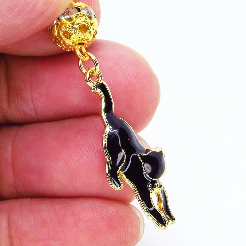 くつろぎ黒猫とメタルビーズのゴールドカラーピアス エナメル ラインストーン ステンレス変更可
