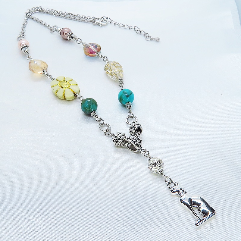 バステト オリエンタル風 ビーズを組合わせたシルバーカラーのアシンメトリー猫ネックレス アジャスター付 長さ変更可