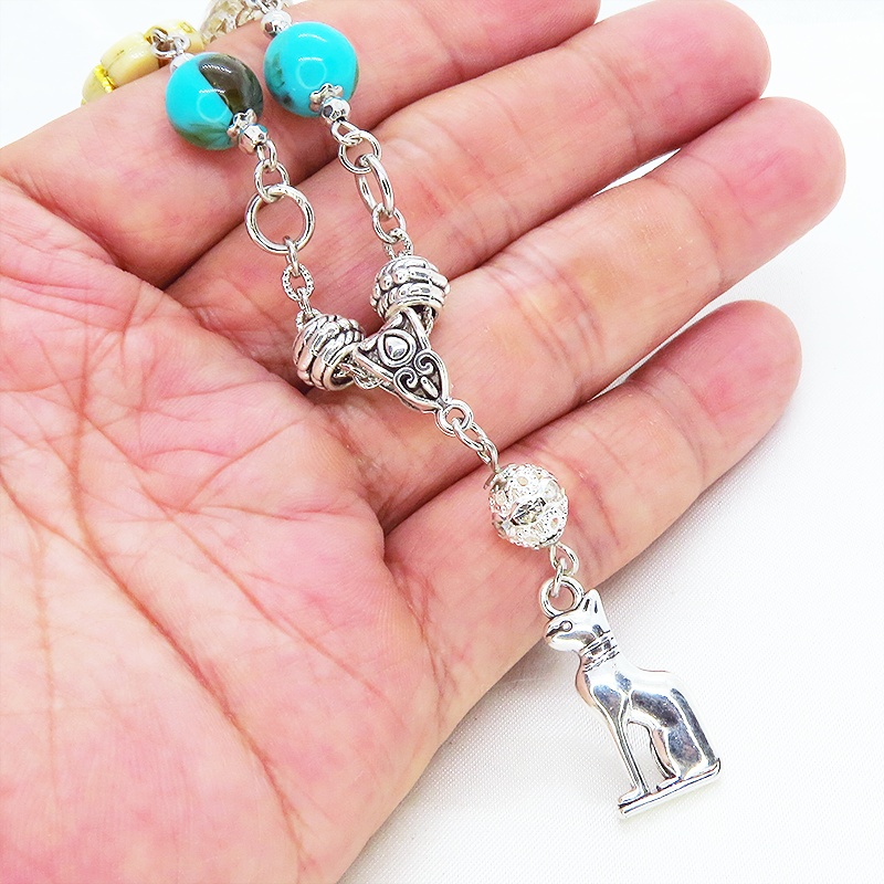 バステト オリエンタル風 ビーズを組合わせたシルバーカラーのアシンメトリー猫ネックレス アジャスター付 長さ変更可