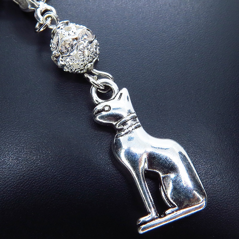 バステト オリエンタル風 ビーズを組合わせたシルバーカラーのアシンメトリー猫ネックレス アジャスター付 長さ変更可