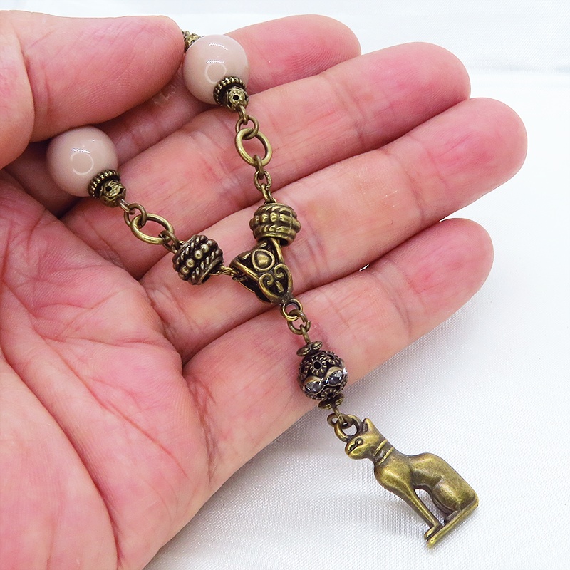 バステト オリエンタル風 ビーズを組合わせたアンティークカラーのアシンメトリー猫ネックレス アジャスター付 長さ変更可