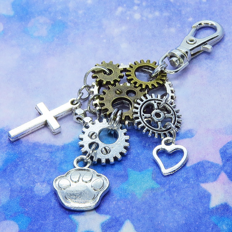 スチームパンク風 アンティークシルバーの肉球と歯車とロザリオのキーホルダー 猫好き 犬好き アシンメトリー