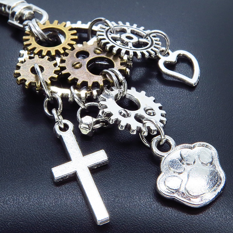 スチームパンク風 アンティークシルバーの肉球と歯車とロザリオのキーホルダー 猫好き 犬好き アシンメトリー