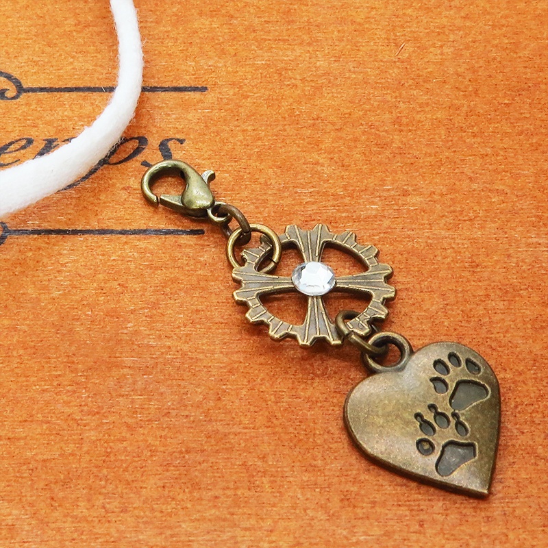 マスクチャーム 肉球の刻印入りのハートと歯車をつなげた可愛いチャーム キーホルダー バッグチャーム 猫 犬