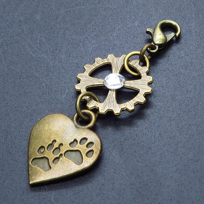 マスクチャーム 肉球の刻印入りのハートと歯車をつなげた可愛いチャーム キーホルダー バッグチャーム 猫 犬