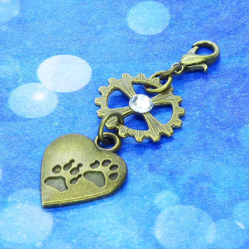 マスクチャーム 肉球の刻印入りのハートと歯車をつなげた可愛いチャーム キーホルダー バッグチャーム 猫 犬